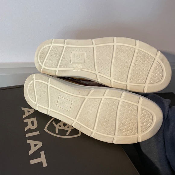 Ariat women’s Ryder Old Muted Serape size 10 - Picture 3 of 8